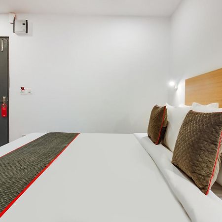 Super Townhouse The Cinco Hotel Near Esi Hospital حيدر أباد المظهر الخارجي الصورة