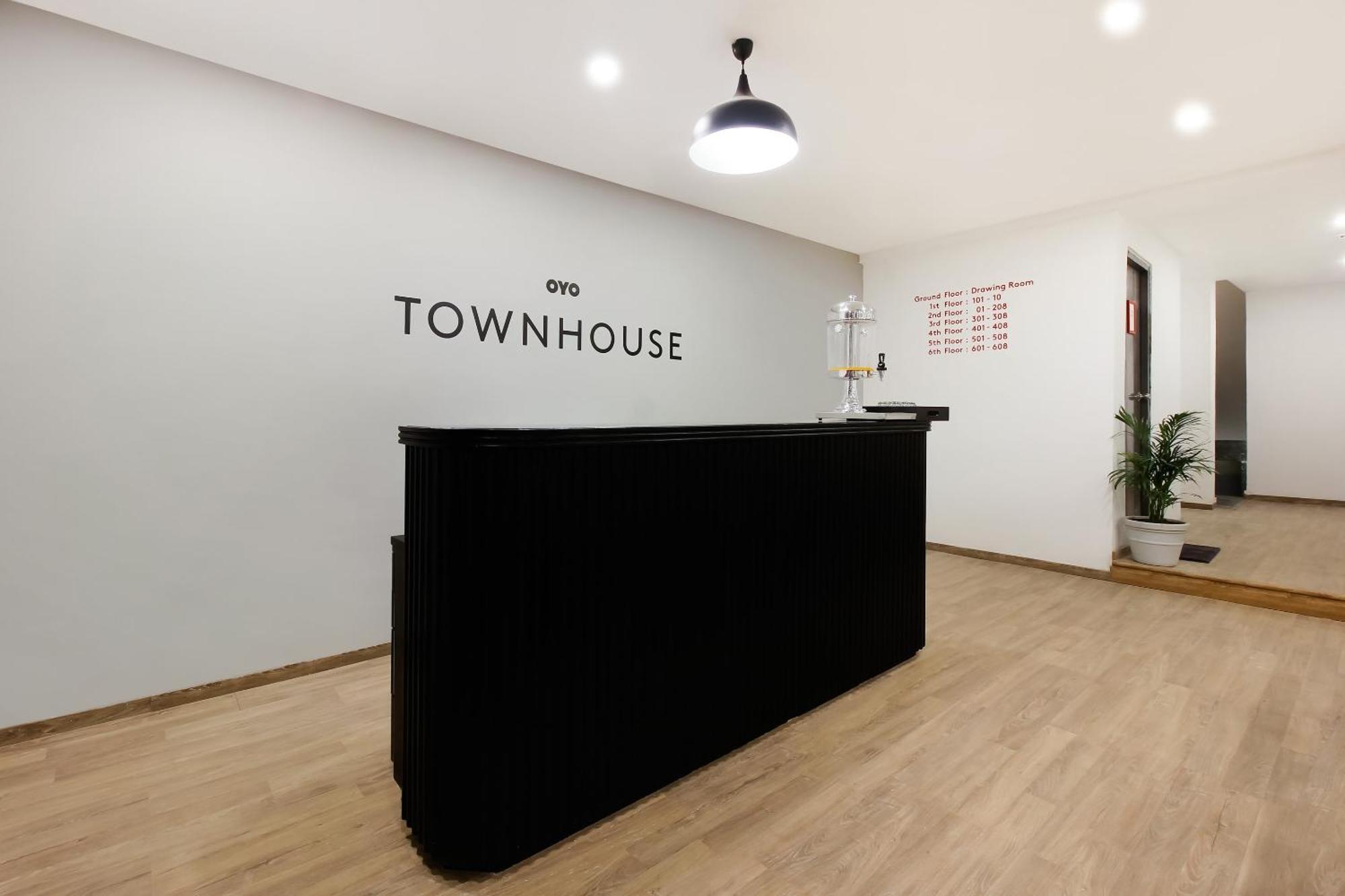 Super Townhouse The Cinco Hotel Near Esi Hospital حيدر أباد المظهر الخارجي الصورة