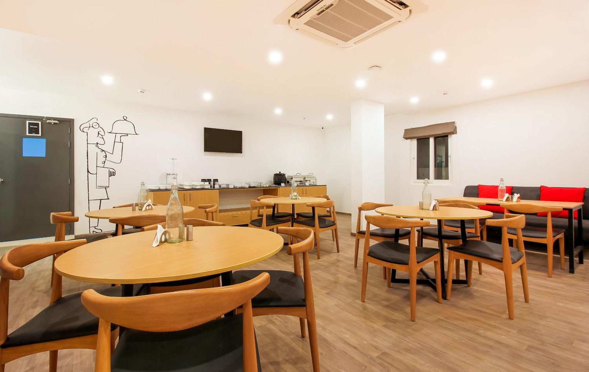 Super Townhouse The Cinco Hotel Near Esi Hospital حيدر أباد المظهر الخارجي الصورة