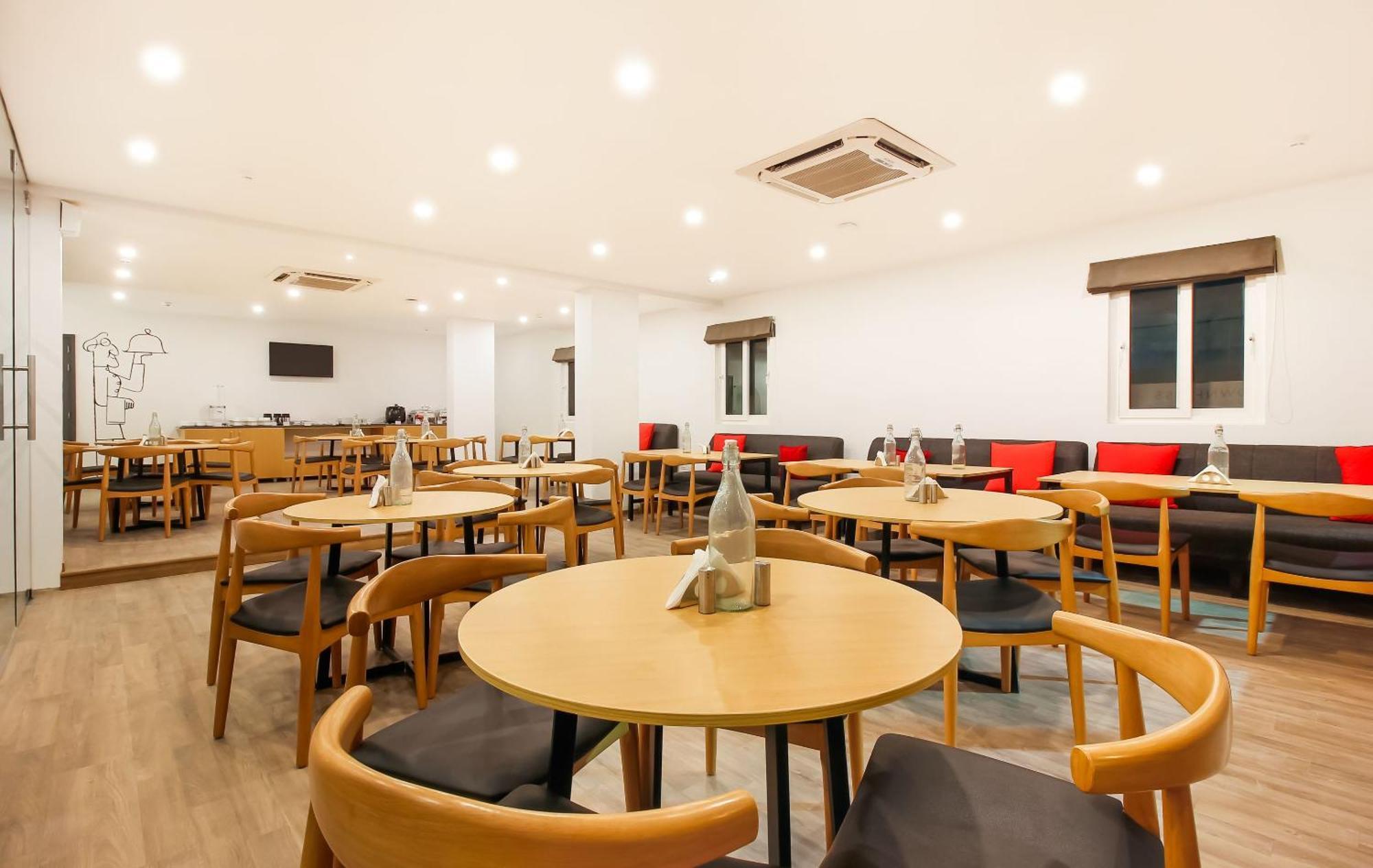 Super Townhouse The Cinco Hotel Near Esi Hospital حيدر أباد المظهر الخارجي الصورة