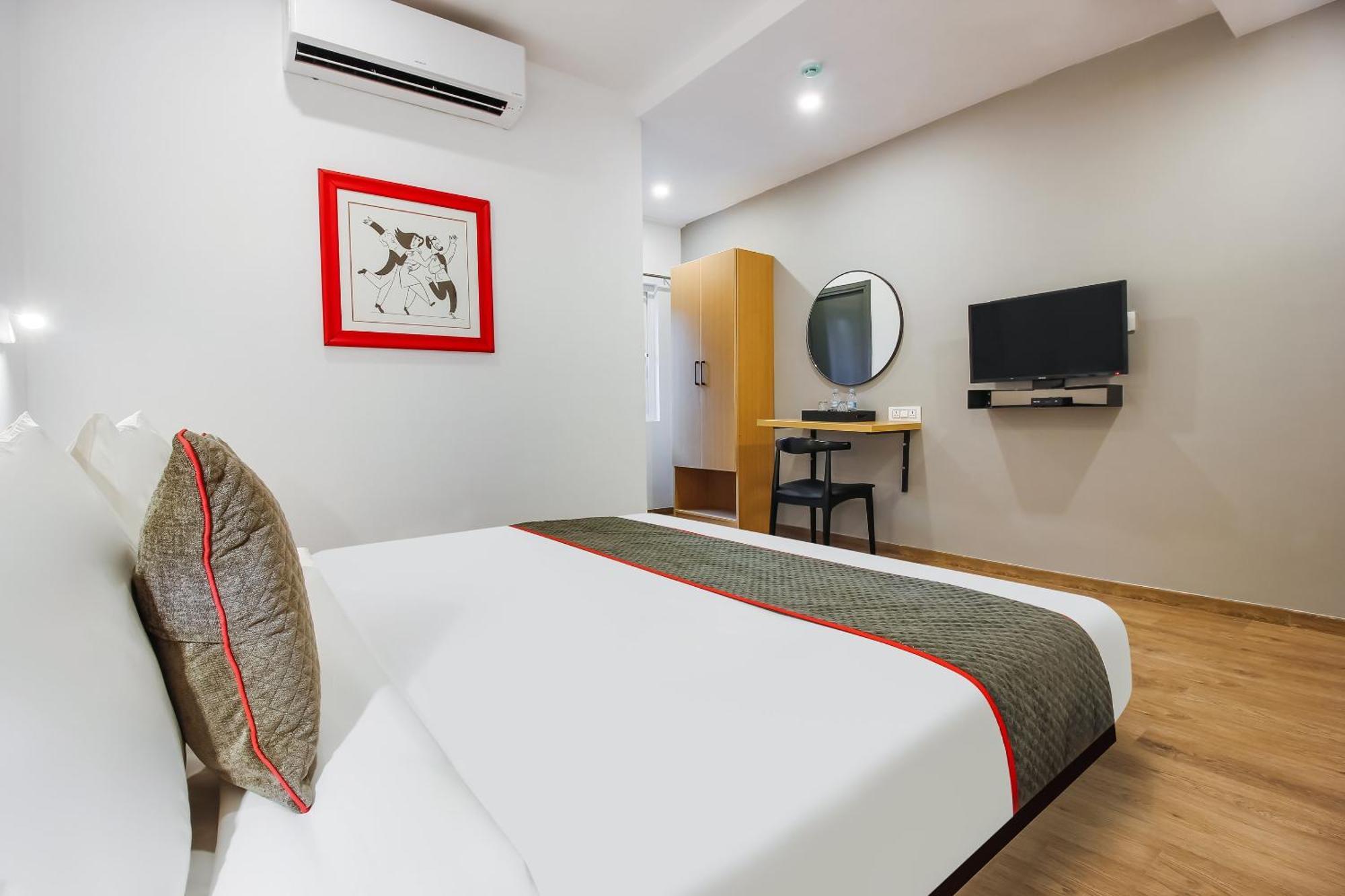 Super Townhouse The Cinco Hotel Near Esi Hospital حيدر أباد المظهر الخارجي الصورة