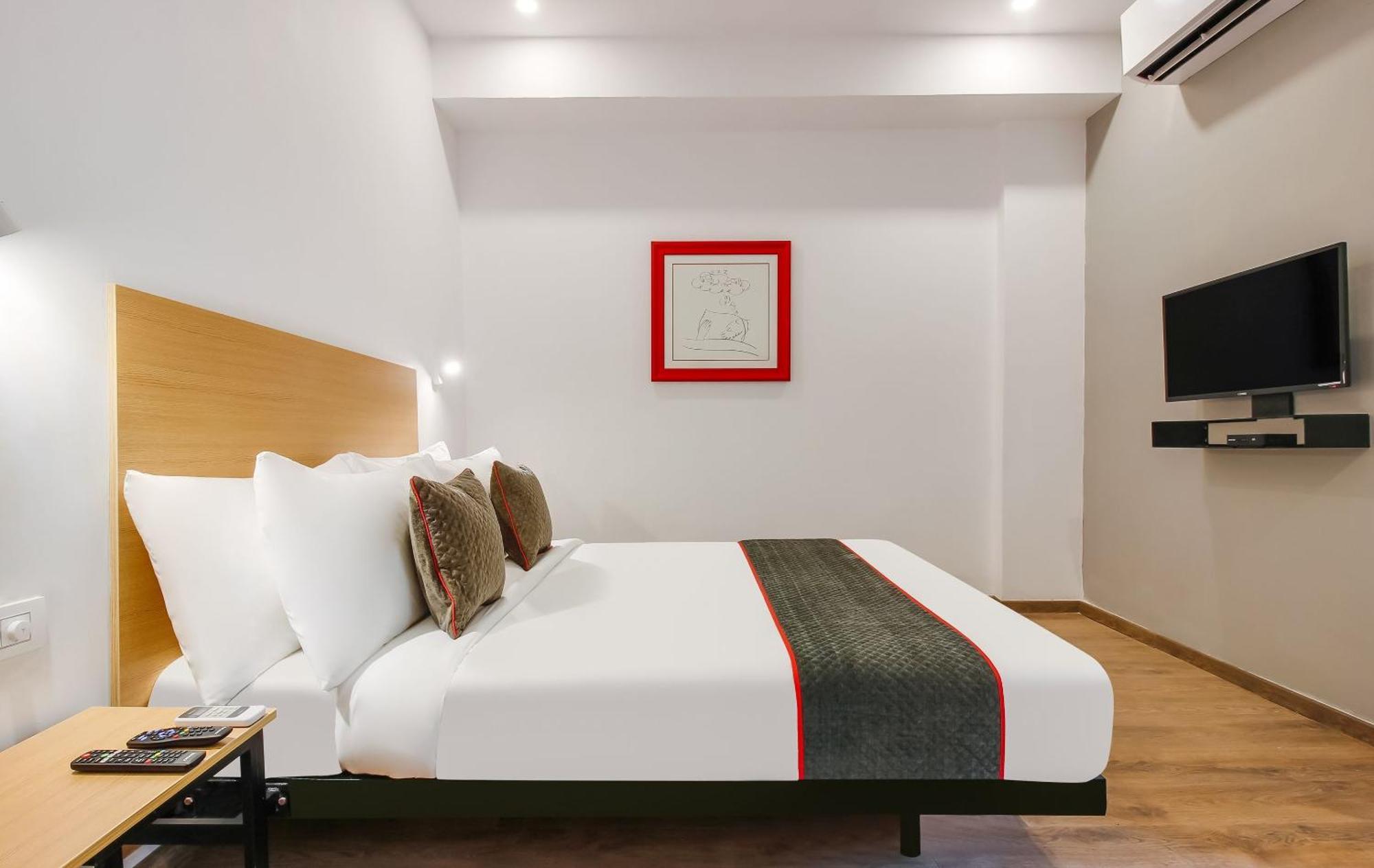 Super Townhouse The Cinco Hotel Near Esi Hospital حيدر أباد المظهر الخارجي الصورة