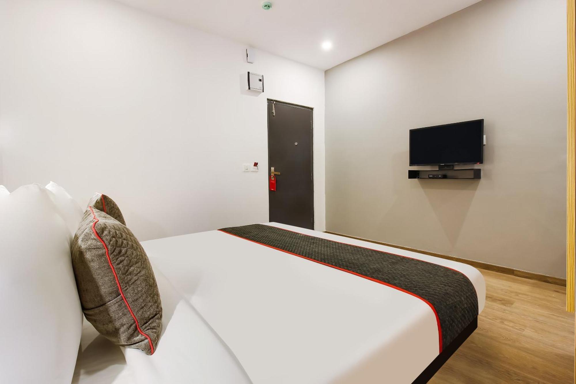 Super Townhouse The Cinco Hotel Near Esi Hospital حيدر أباد المظهر الخارجي الصورة