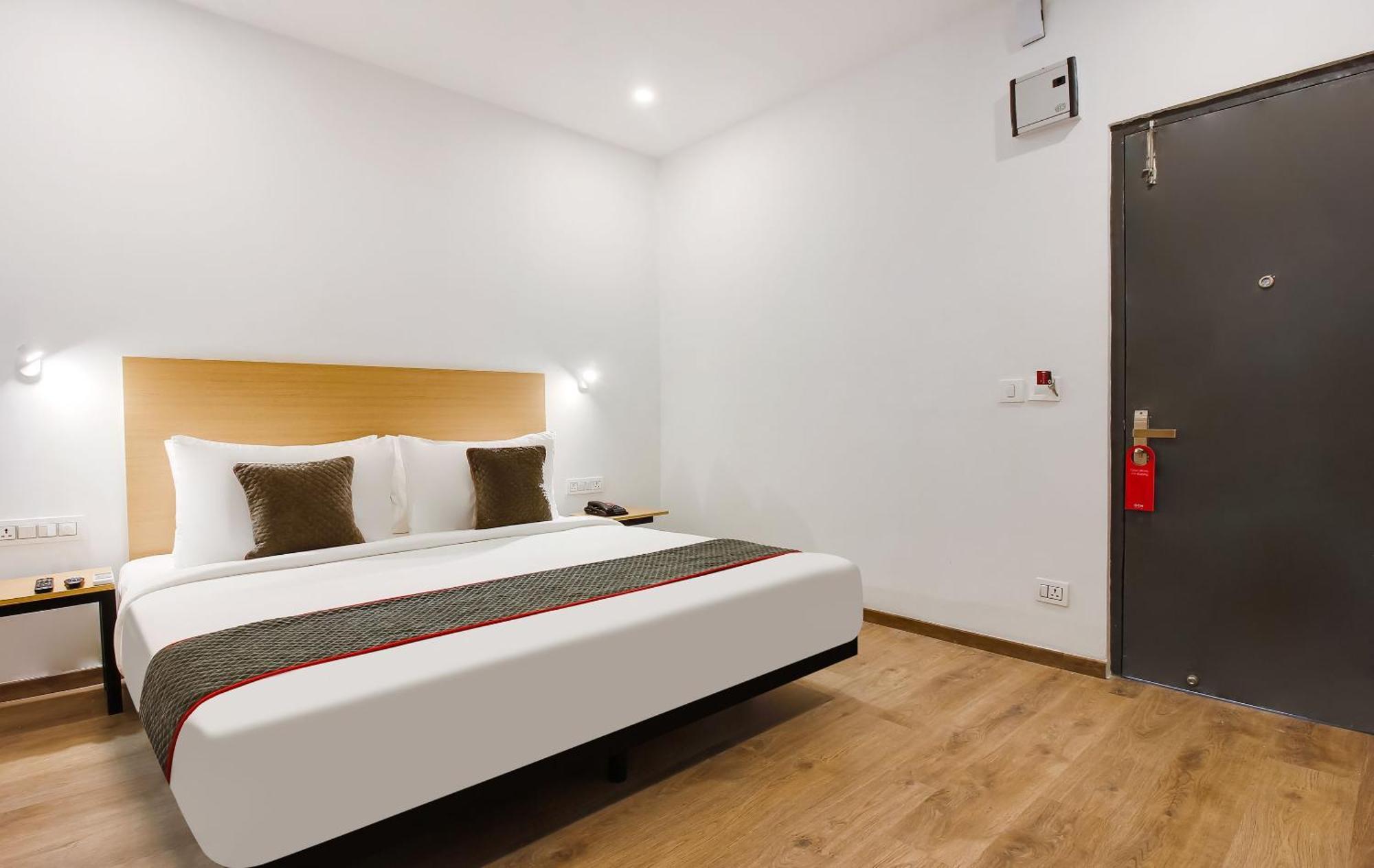 Super Townhouse The Cinco Hotel Near Esi Hospital حيدر أباد المظهر الخارجي الصورة