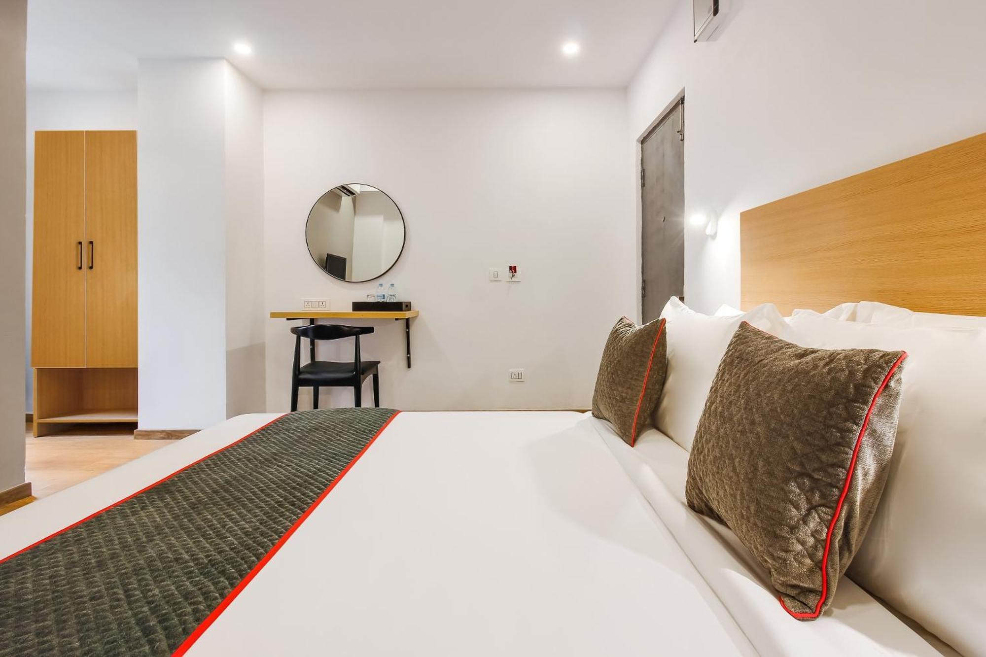 Super Townhouse The Cinco Hotel Near Esi Hospital حيدر أباد المظهر الخارجي الصورة