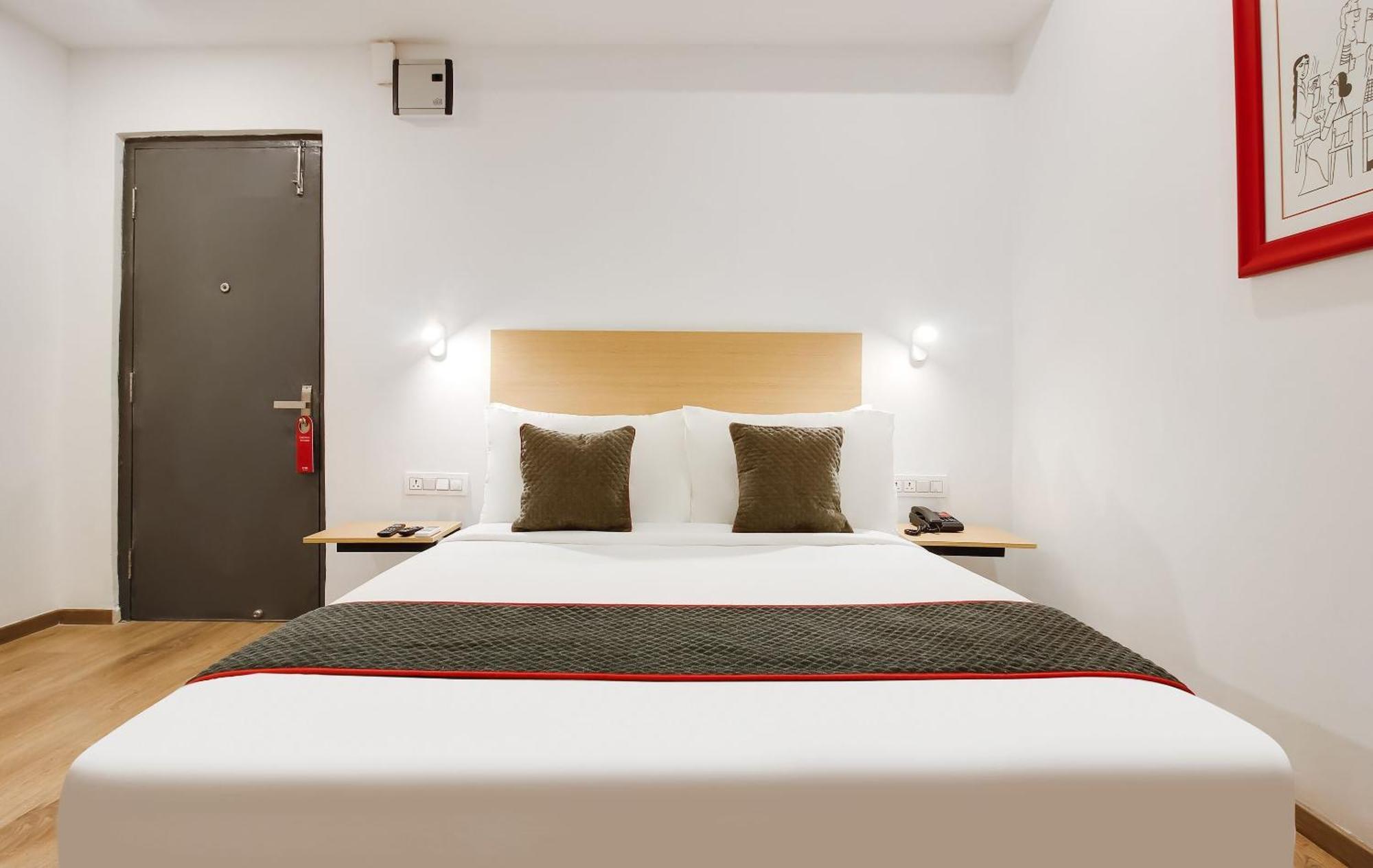 Super Townhouse The Cinco Hotel Near Esi Hospital حيدر أباد المظهر الخارجي الصورة