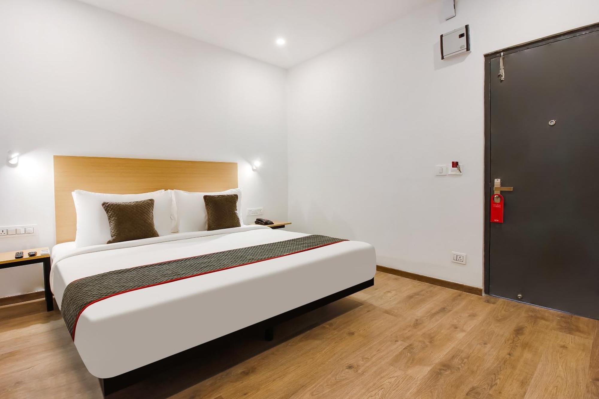 Super Townhouse The Cinco Hotel Near Esi Hospital حيدر أباد المظهر الخارجي الصورة