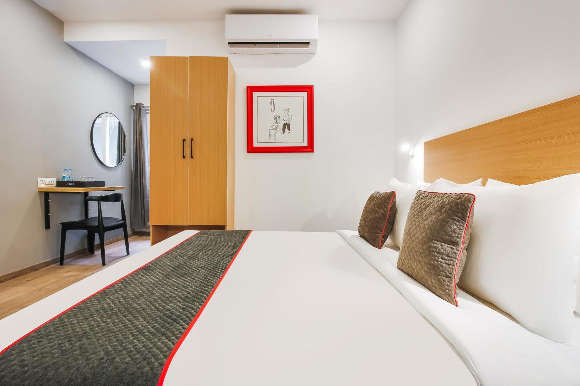 Super Townhouse The Cinco Hotel Near Esi Hospital حيدر أباد المظهر الخارجي الصورة