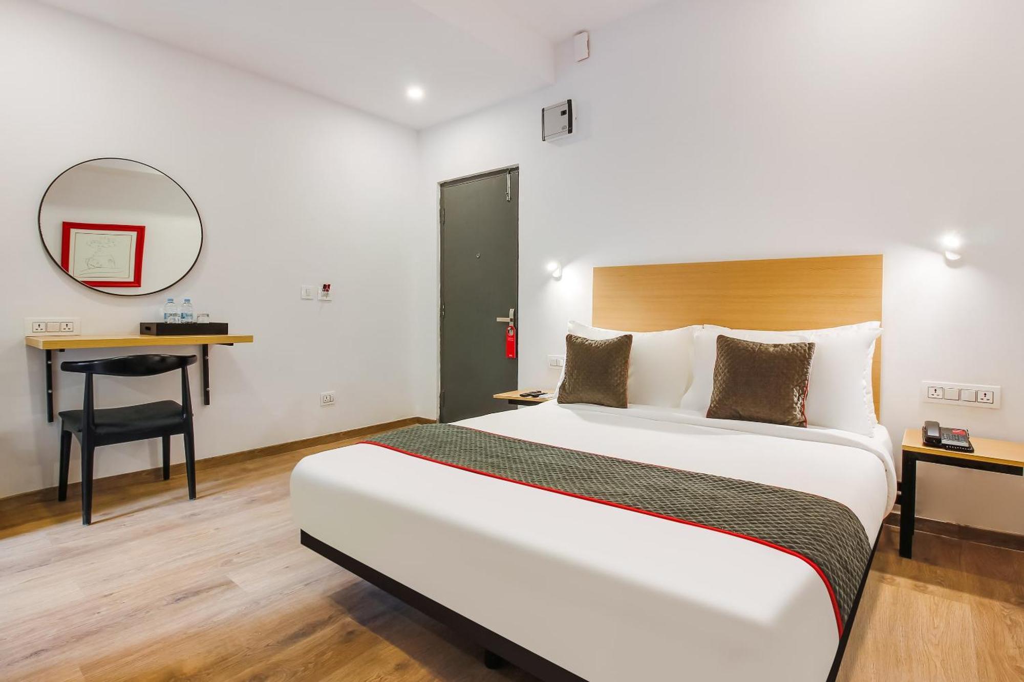 Super Townhouse The Cinco Hotel Near Esi Hospital حيدر أباد المظهر الخارجي الصورة