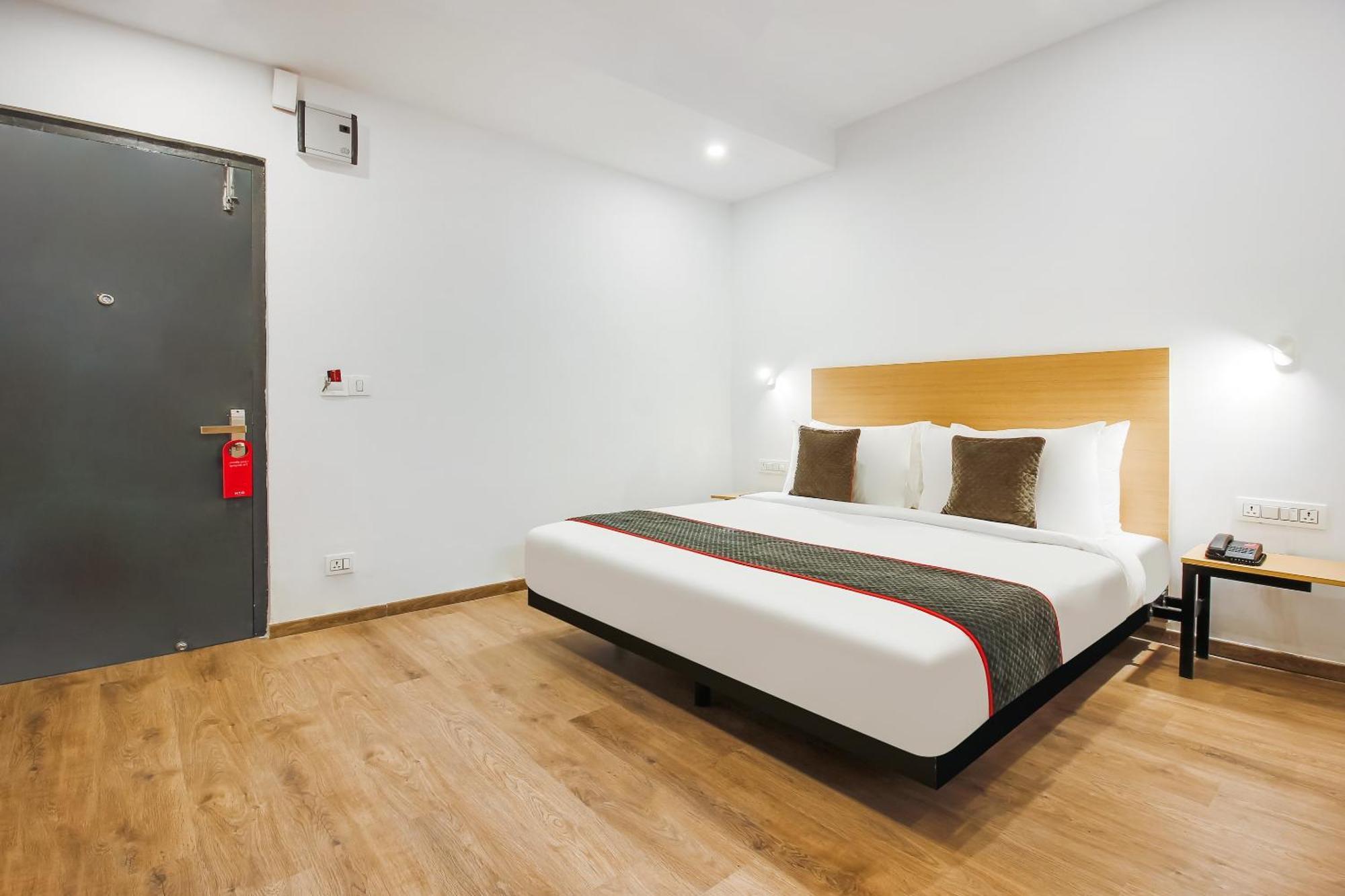 Super Townhouse The Cinco Hotel Near Esi Hospital حيدر أباد المظهر الخارجي الصورة
