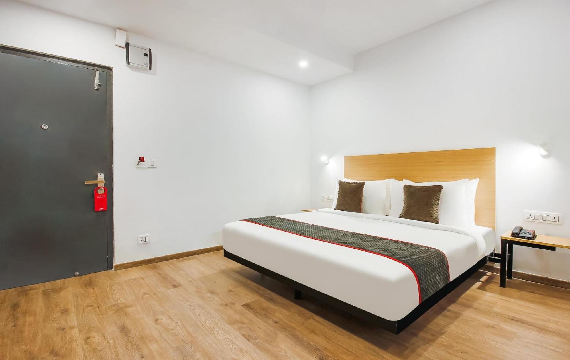 Super Townhouse The Cinco Hotel Near Esi Hospital حيدر أباد المظهر الخارجي الصورة