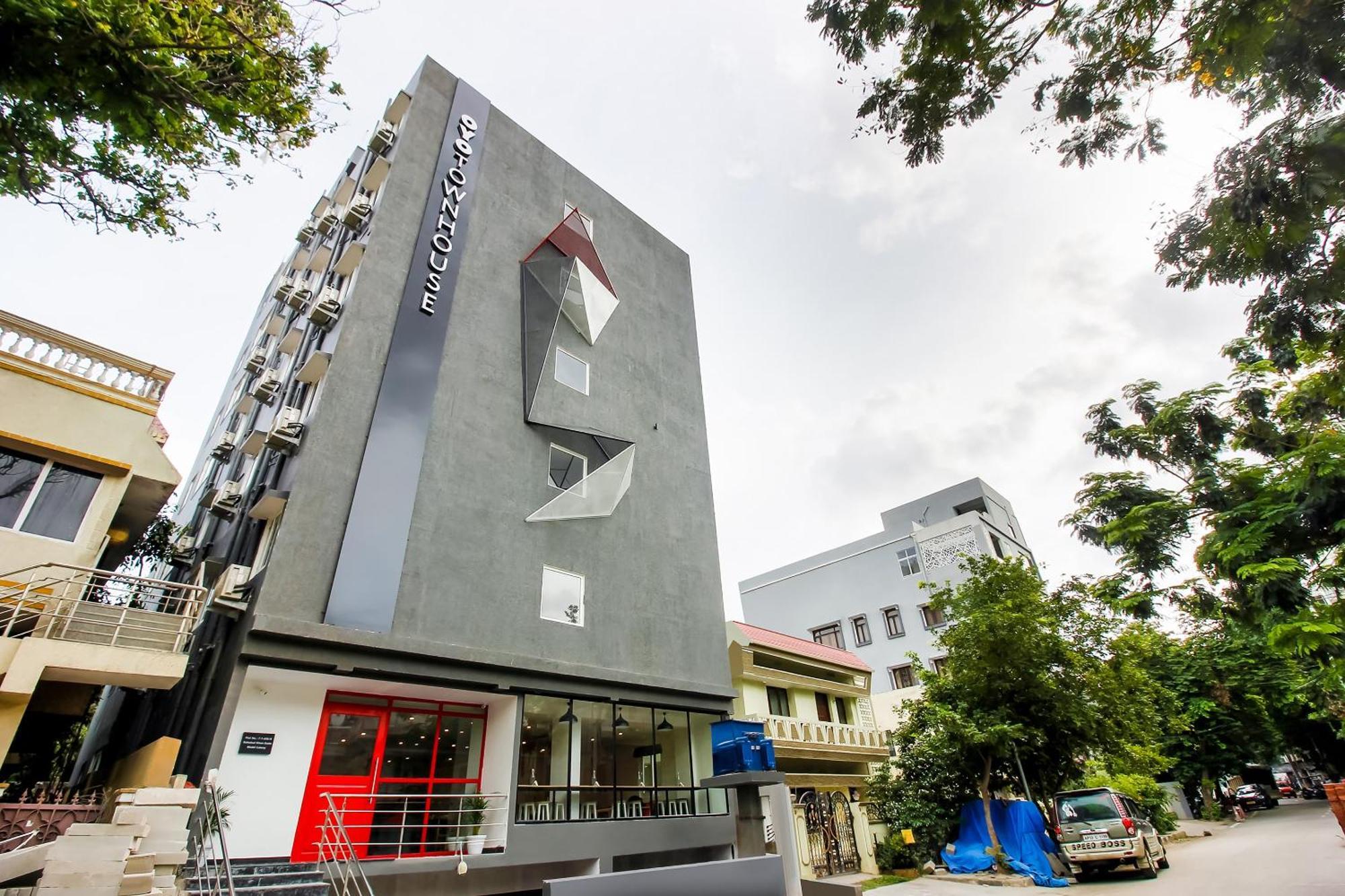 Super Townhouse The Cinco Hotel Near Esi Hospital حيدر أباد المظهر الخارجي الصورة